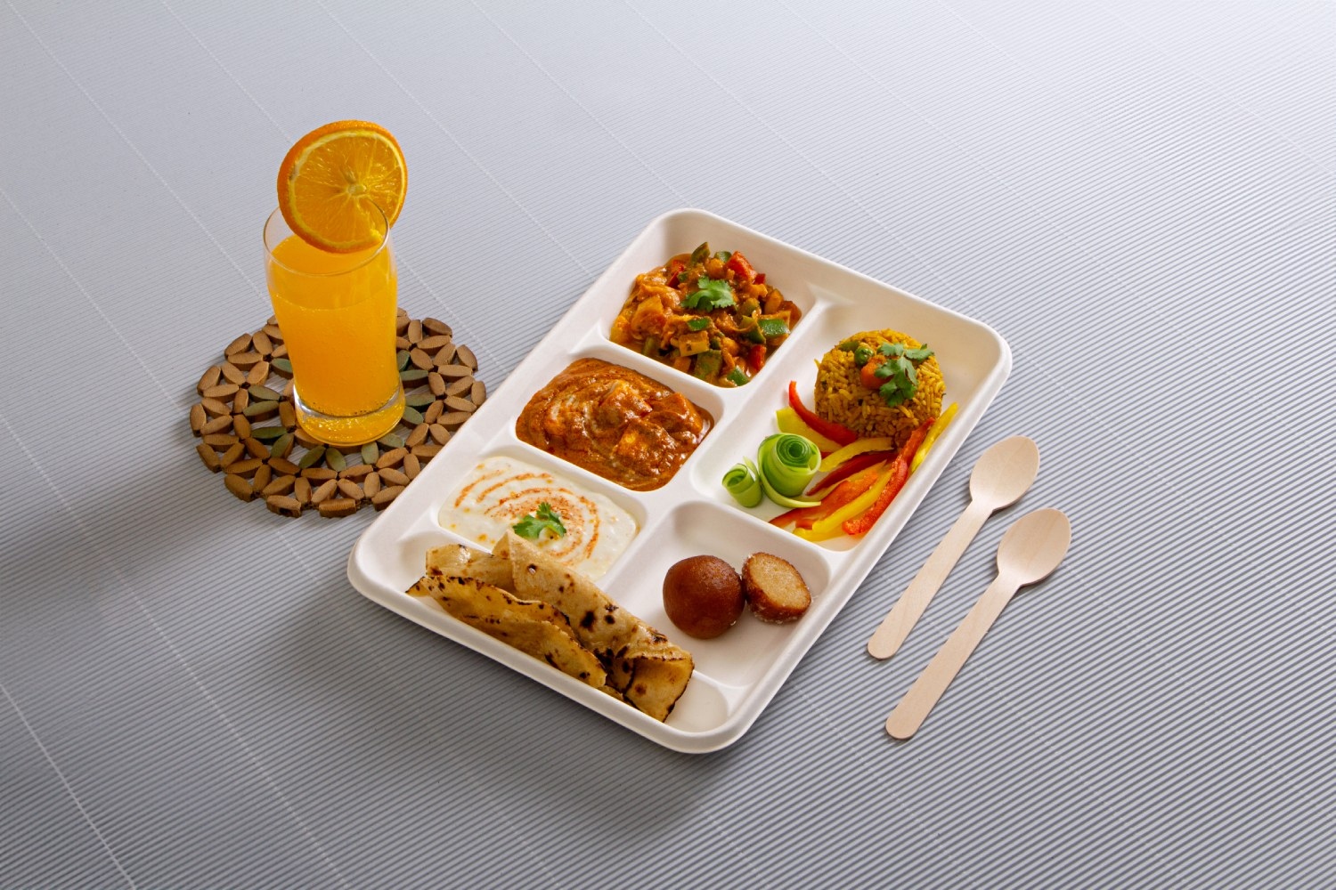 6 Compartment Bagasse Lunch Tray With Utensils Space