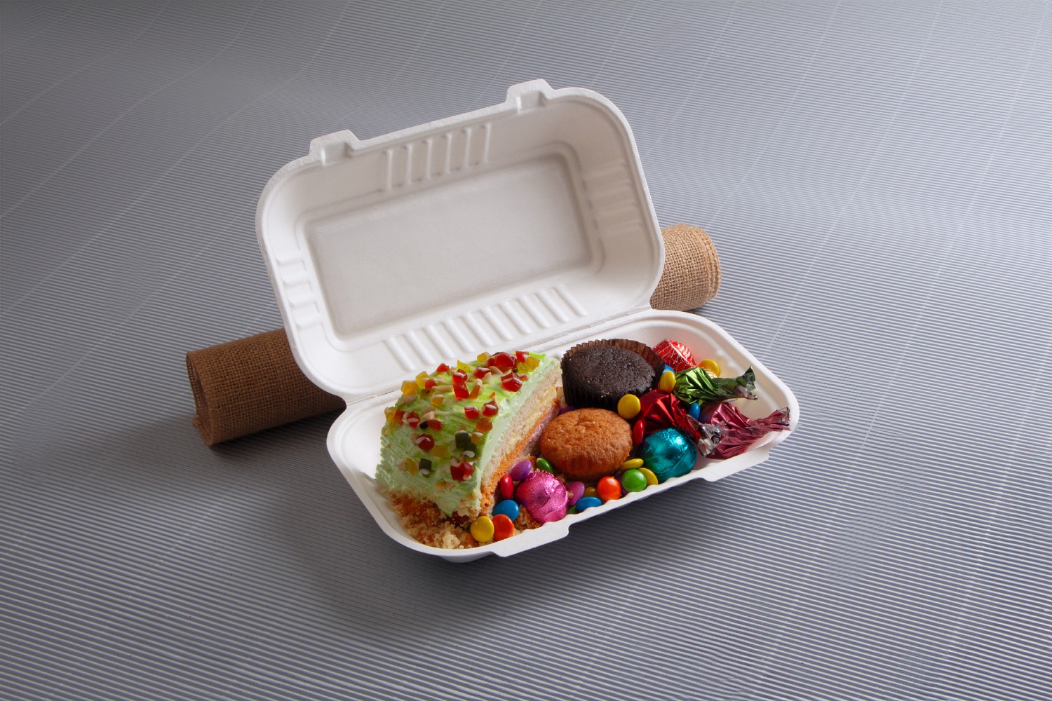 9″x6″ Sugarcane Bagasse Clamshell To Go Hotdog Box